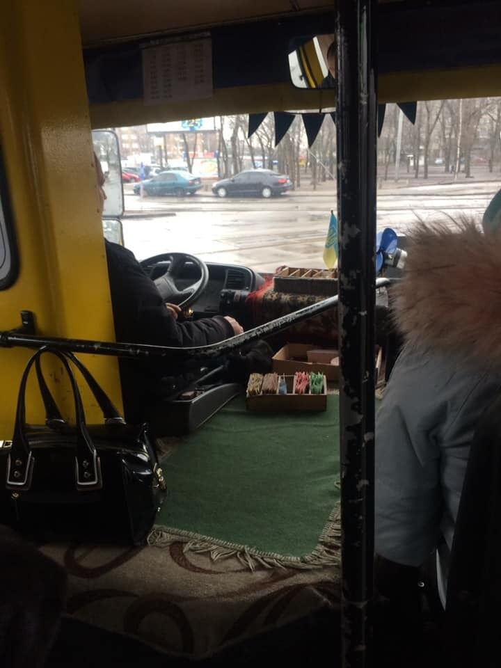 В Киеве водитель маршрутки отличился патриотизмом
