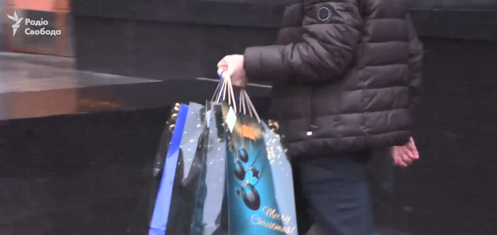В ОПУ принесли подарочные пакеты от Радуцкого