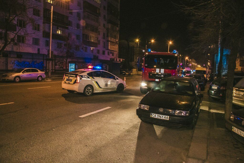 У центрі Києва 4 січня згорів припаркований автомобіль Peugeot