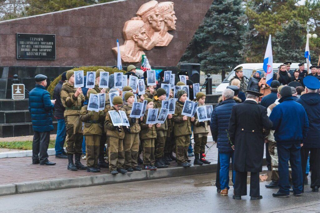 Новости Крымнаша. Вышки с автоматчиками уже тоже есть