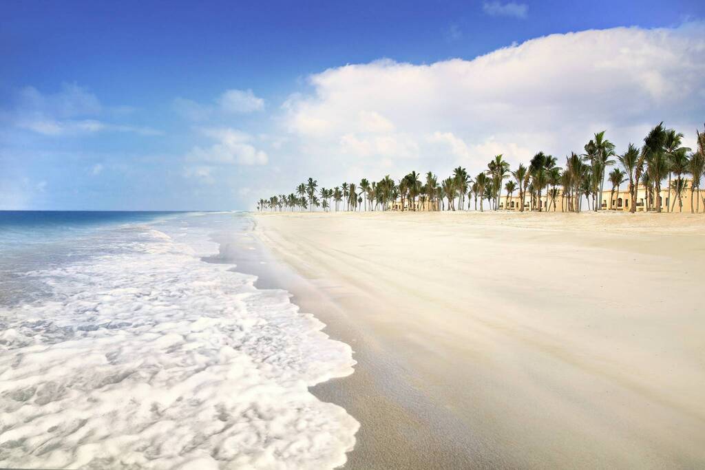 Відпочити, як президент Зеленський: топ-3 курортів Оману