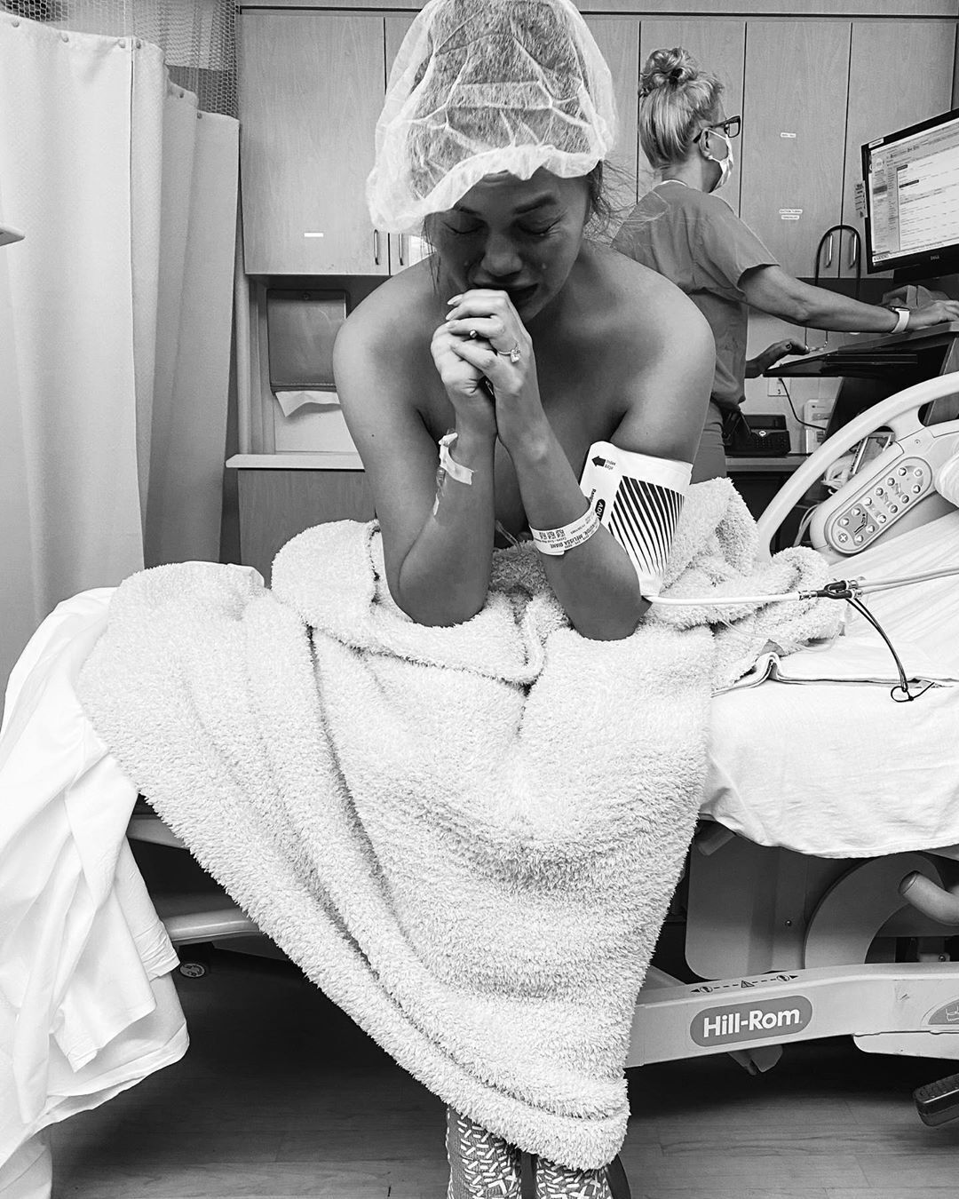Крисси Тайген потеряла сына во время родов (Instagram Крисси Тайген)