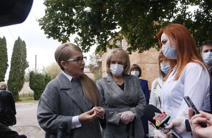 Юлія Тимошенко під час спілкування з медичними працівниками Прилуцької центральної міської лікарні на Чернігівщині