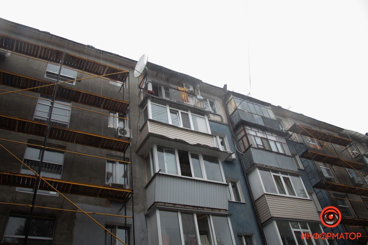 В Днепре 18-летняя девушка выпала из окна пятого этажа