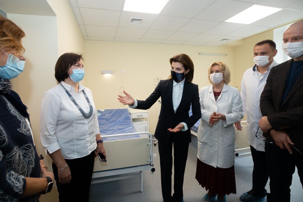 Марина Порошенко посетила Национальный институт рака, в котором будут проводить уникальные операции. Фото