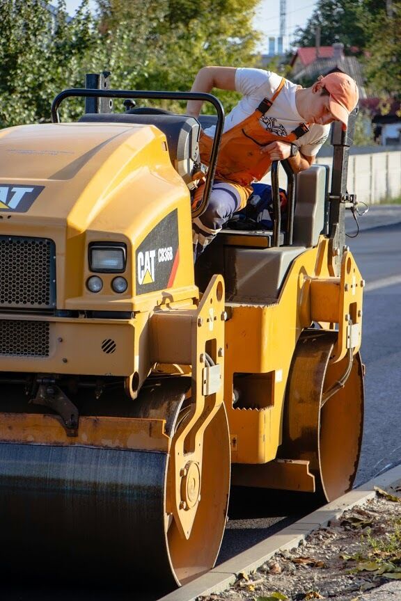 На жилом массиве Игрень в Днепре почти закончили ремонт магистрали.