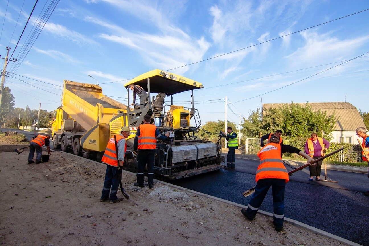 На жилом массиве Игрень в Днепре почти закончили ремонт магистрали.