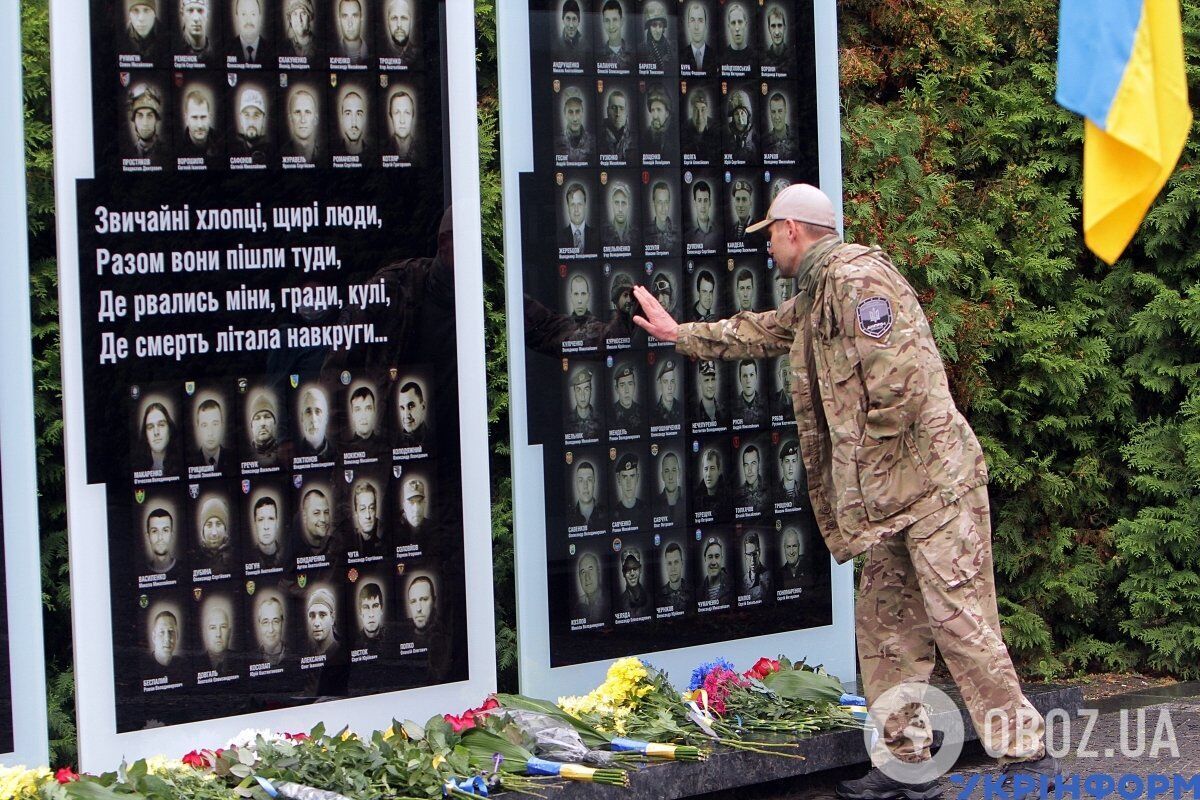 Стелу відкрили 14 жовтня