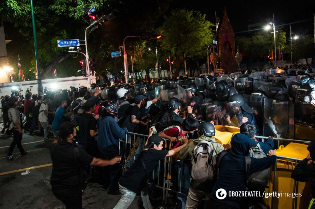 Таиланд охватили самые масштабные протесты за последние десятилетия.