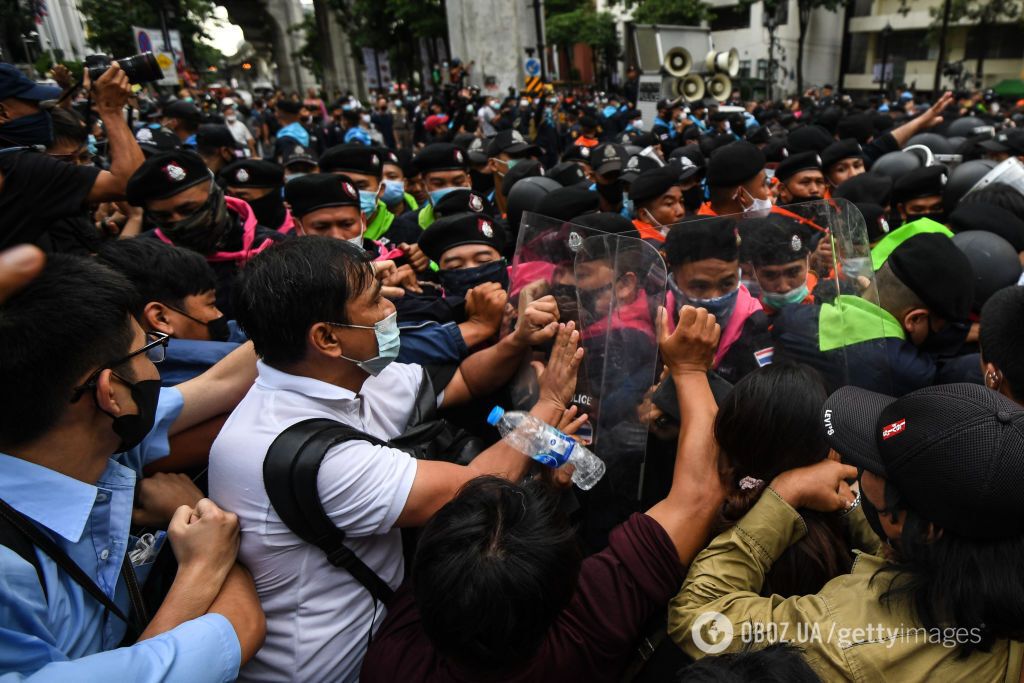 Таиланд охватили самые масштабные протесты за последние десятилетия.