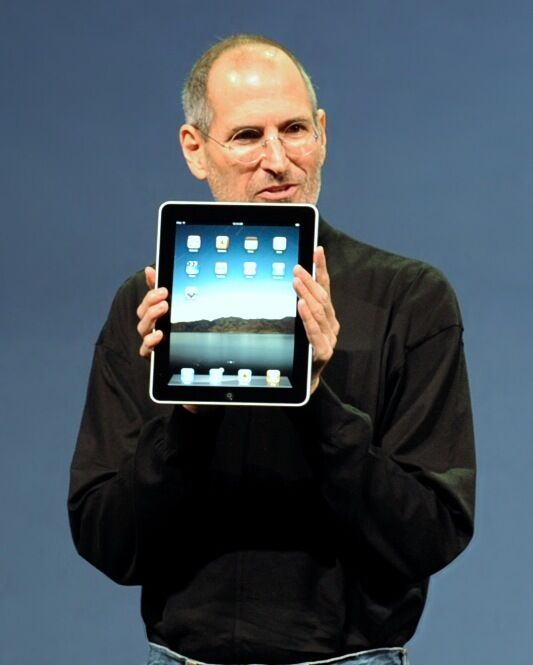 Стив Джобс представил iPad в 2010 году