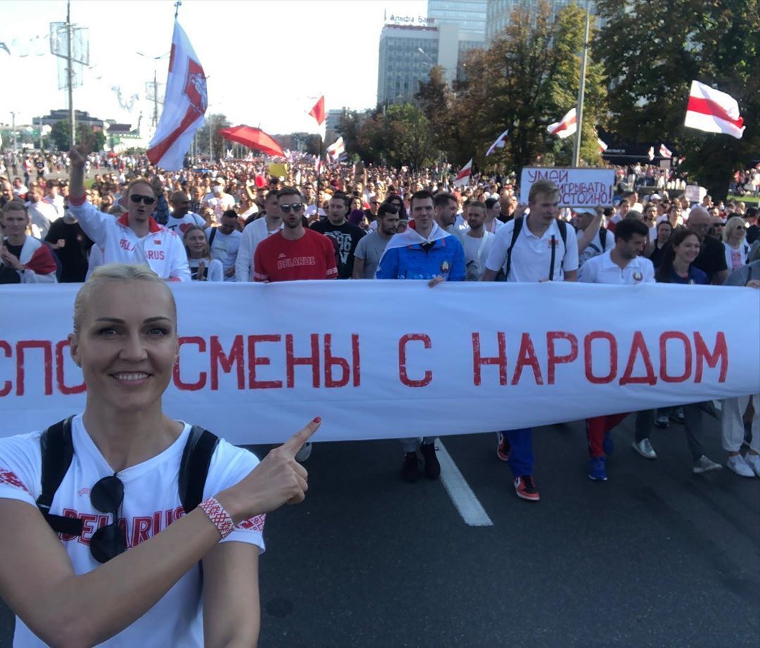 Елена Левченко на протестном марше в Беларуси
