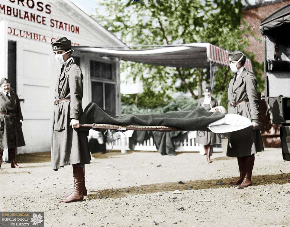 На станції швидкої допомоги Червоного Хреста у Вашингтоні, округ Колумбія (США) за пандемії іспанського грипу 1918 року