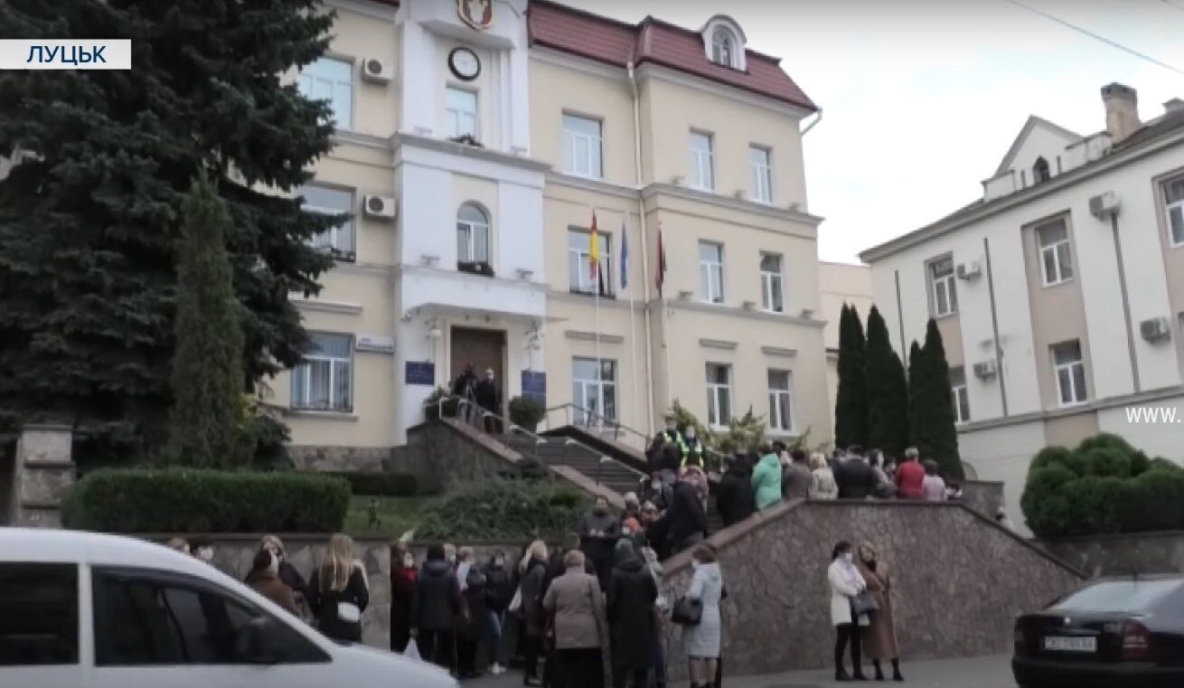 Лікарі влаштували мітинг в Луцьку.