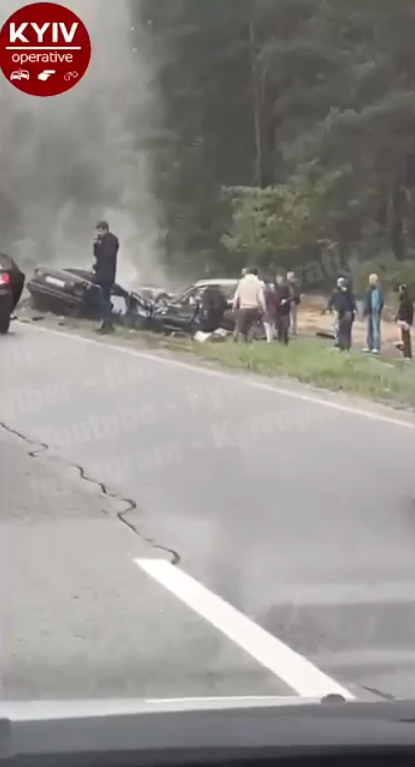 ДТП с жертвами: под Киевом столкнулись четыре автомобиля — фото