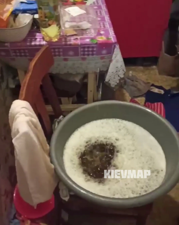 В Киеве горячая вода затопила дом
