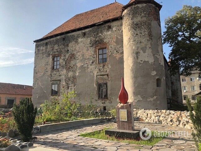 Замок Сент-Миклош: поможем украинским художникам спасти символ любви на Закарпатье!