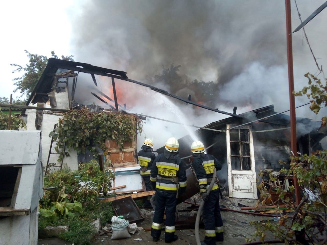В Днепре во время крупного пожара погибла 81-летняя женщина