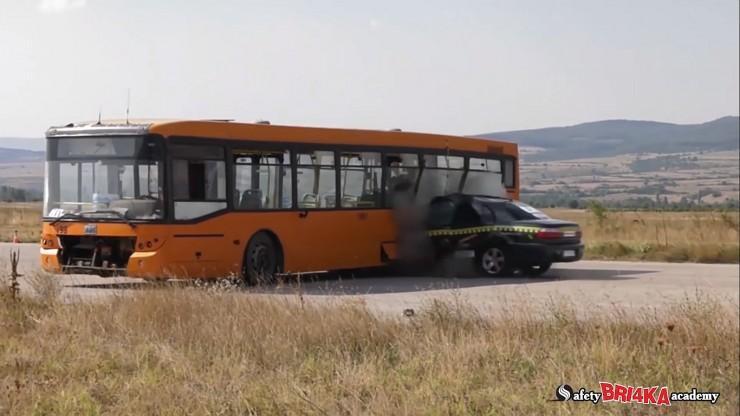 Столкновение авто на скорости свыше 200 км/ч.