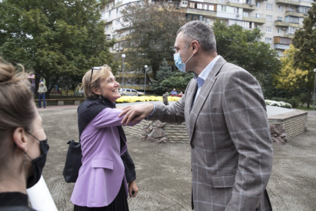 Кличко вместе с послом Германии открыл Мюнхенский парк в Киеве