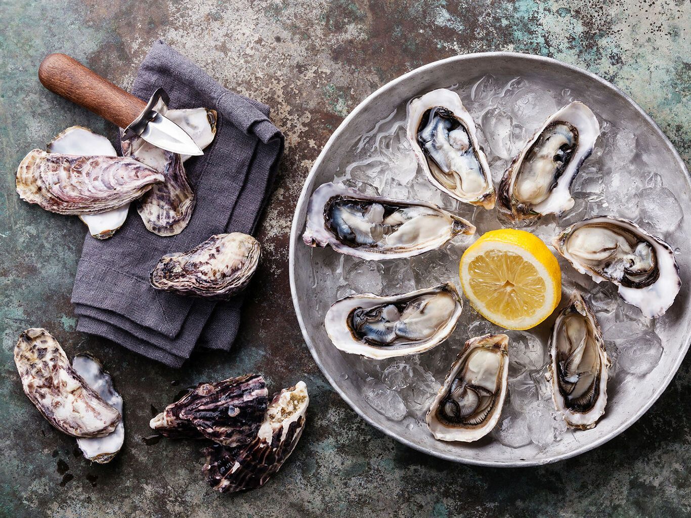 Устрицы и другие морепродукты - идеальные продукты для поддержания мужского здоровья.