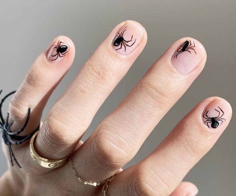 Какой маникюр сделать на Хэллоуин 2020: необычные идеи дизайна ногтей