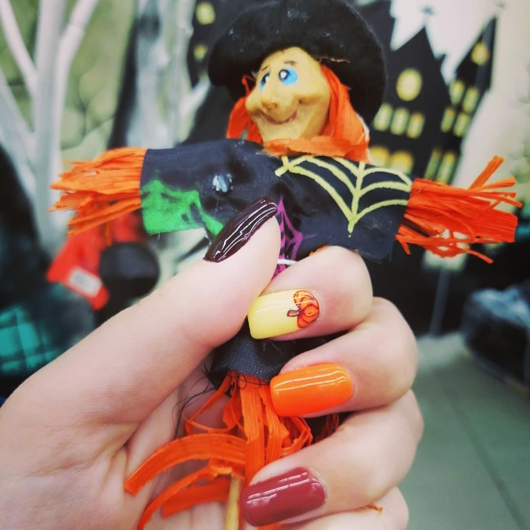 Какой маникюр сделать на Хэллоуин 2020: необычные идеи дизайна ногтей