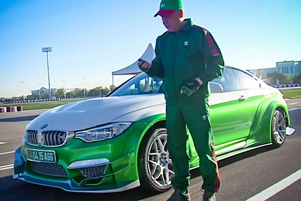 Президент Туркменистана показал дрифт на BMW M4