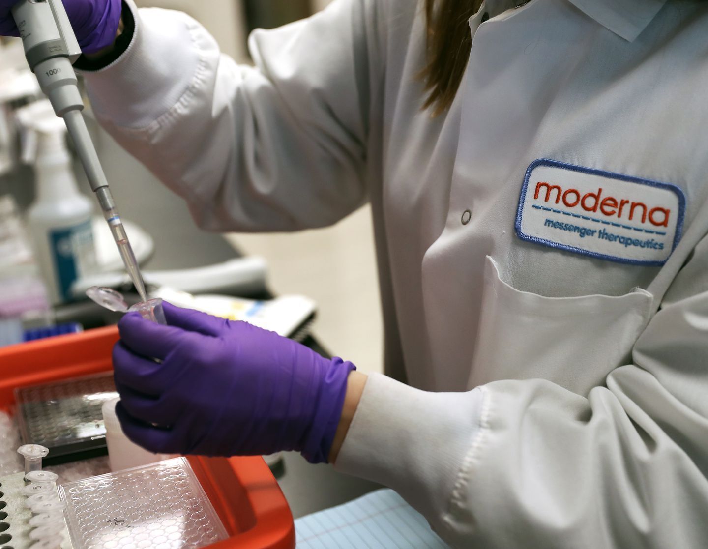 Американська Moderna почала останню фазу тестування вакцини від COVID-19