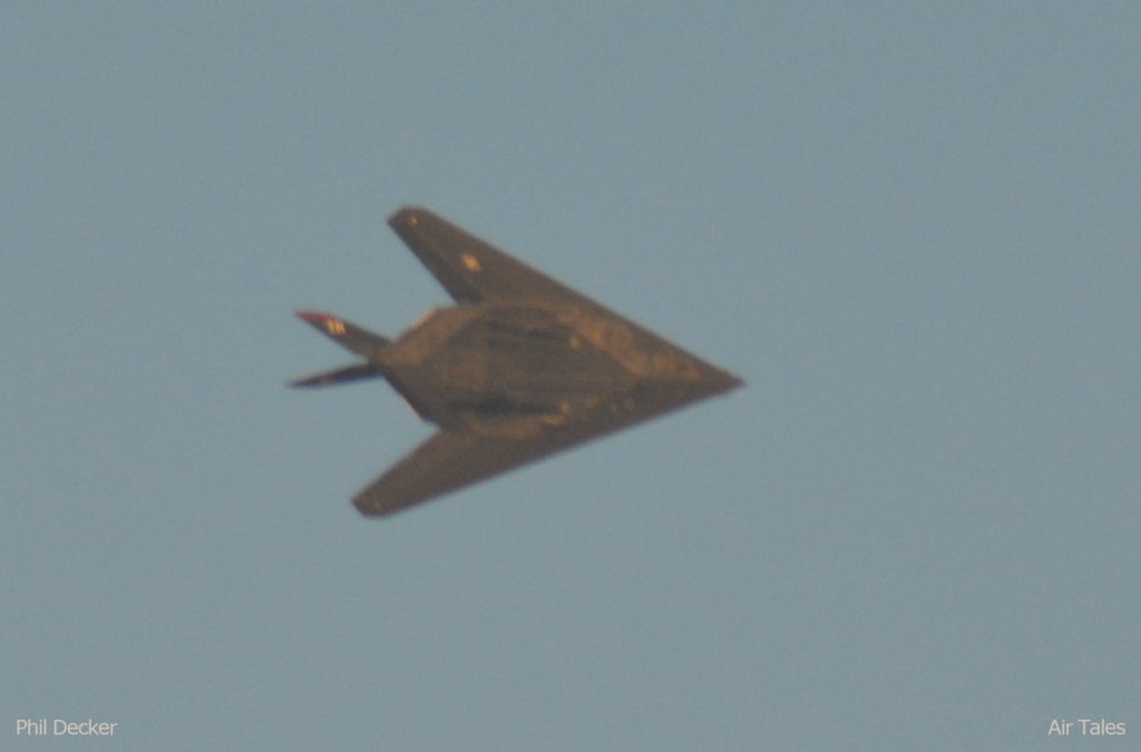 Самолет Lockheed F-117 Nighthawk в воздухе