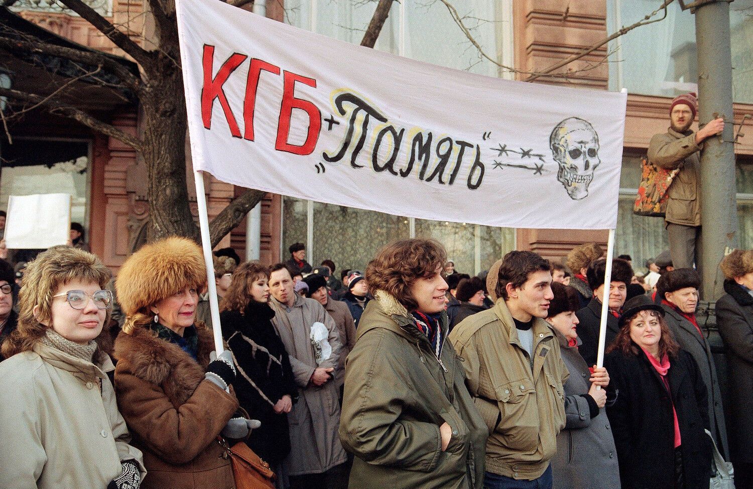 Почему в самом деле мы объединяем их одним понятием искусство