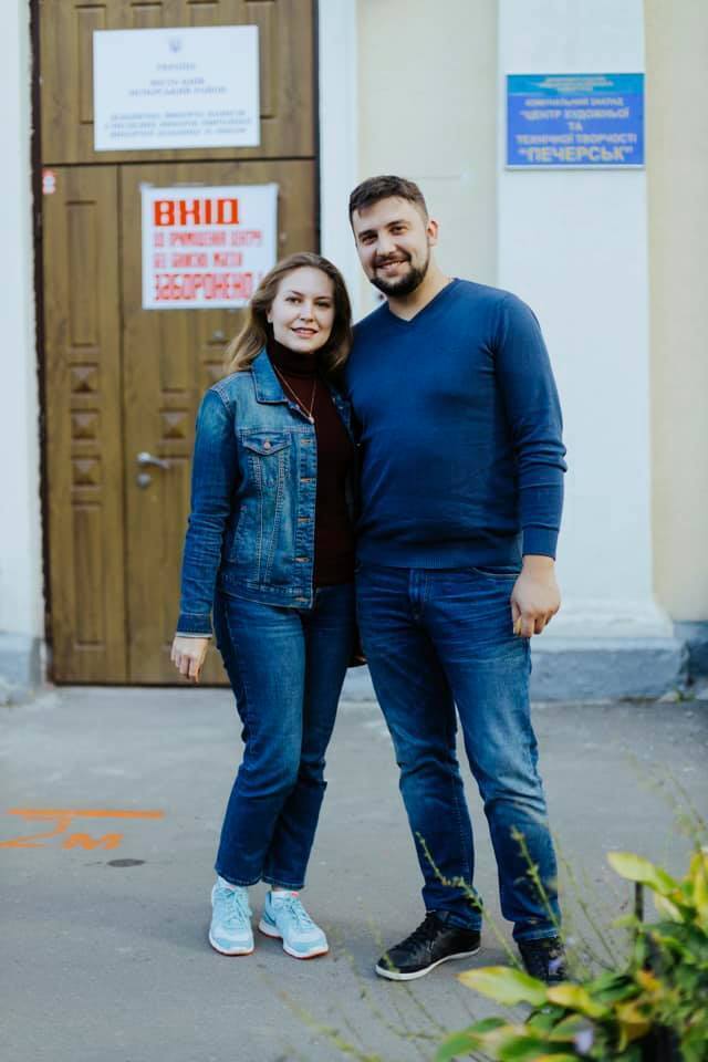 Учасники голосування на виборчих дільницях у Києві.