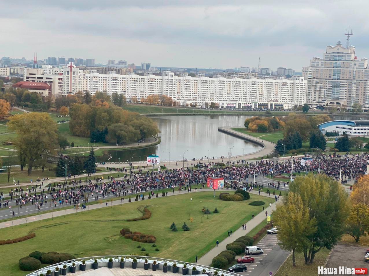 Колонна протестующих в Минске