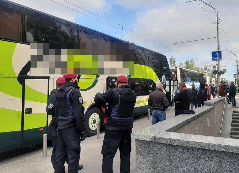 У Київ на голосування привезли два автобуси мешканців Житомирщини