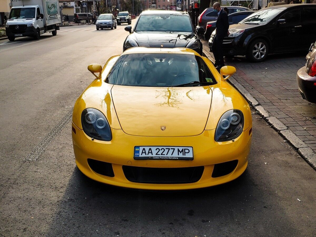 Porsche Carrera GT, замеченный в Киеве