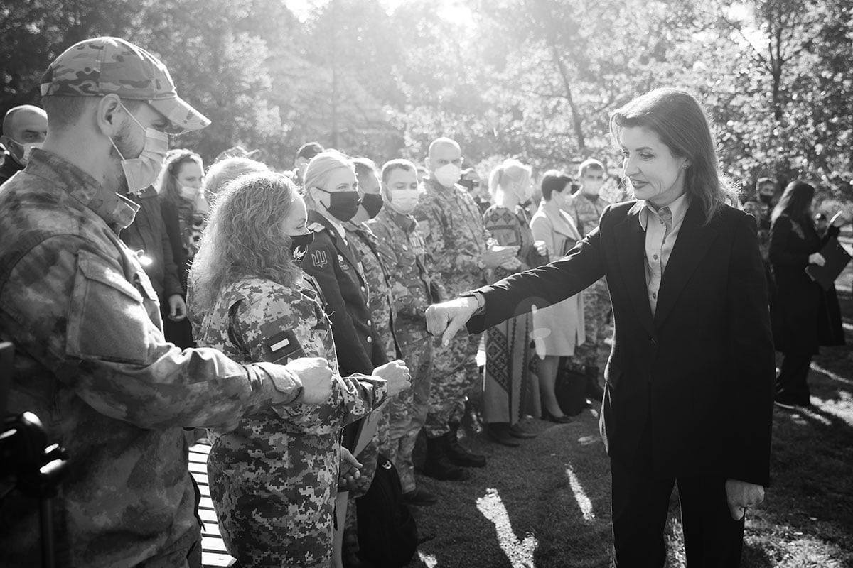 Марина Порошенко встречается с военными.