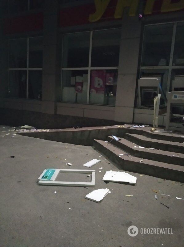 Злоумышленники взорвали два банкомата