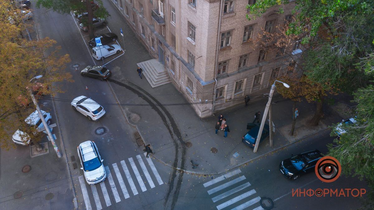 У Дніпрі через зіткнення легковиків постраждали двоє людей. Фото з місця аварії