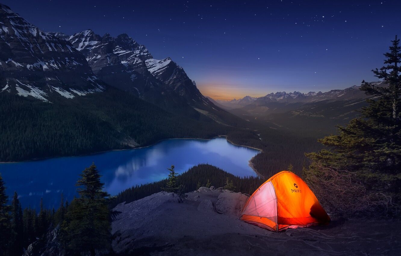 Проживание в палатках - один из видов бюджетного путешествия.