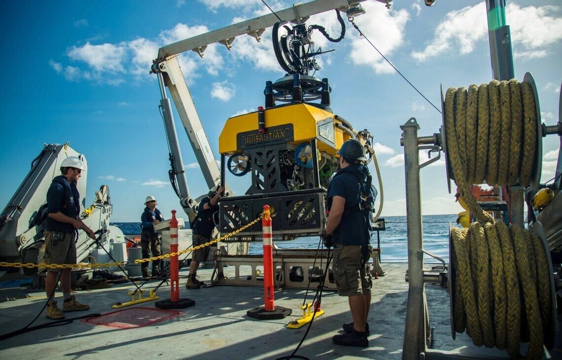 Ученые провели погружение, использовав подводного робота SuBastian
