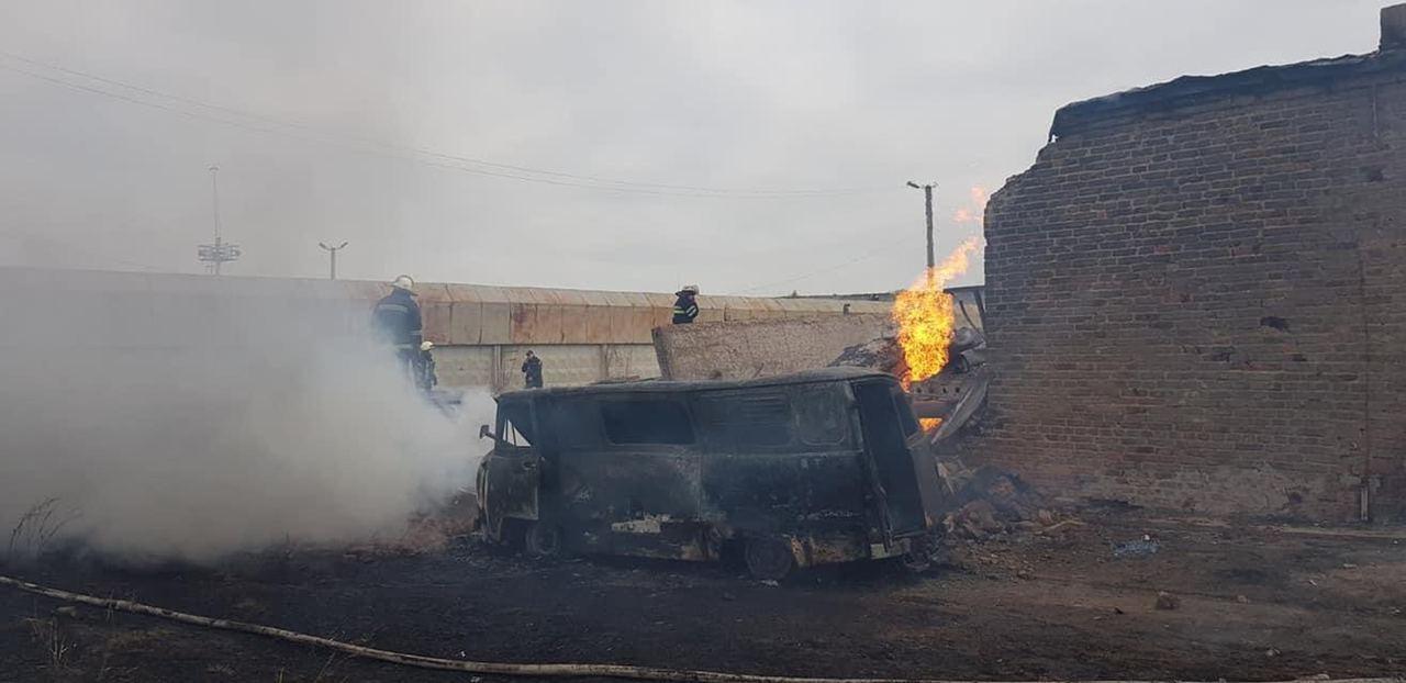 На месте взрыва в Харьковской области образовалось задымление