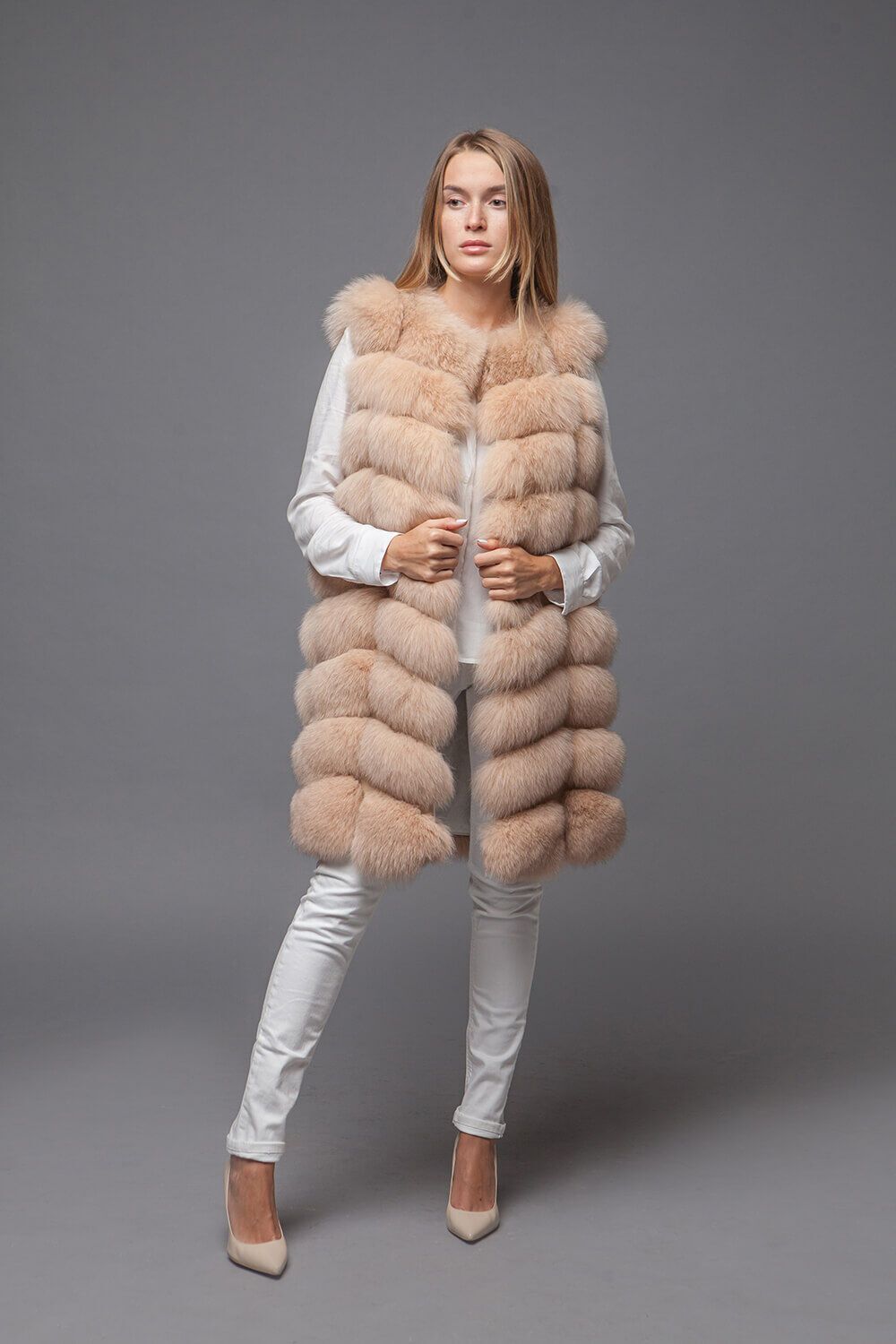 Хутряні жилетки вже давно вийшли з моди