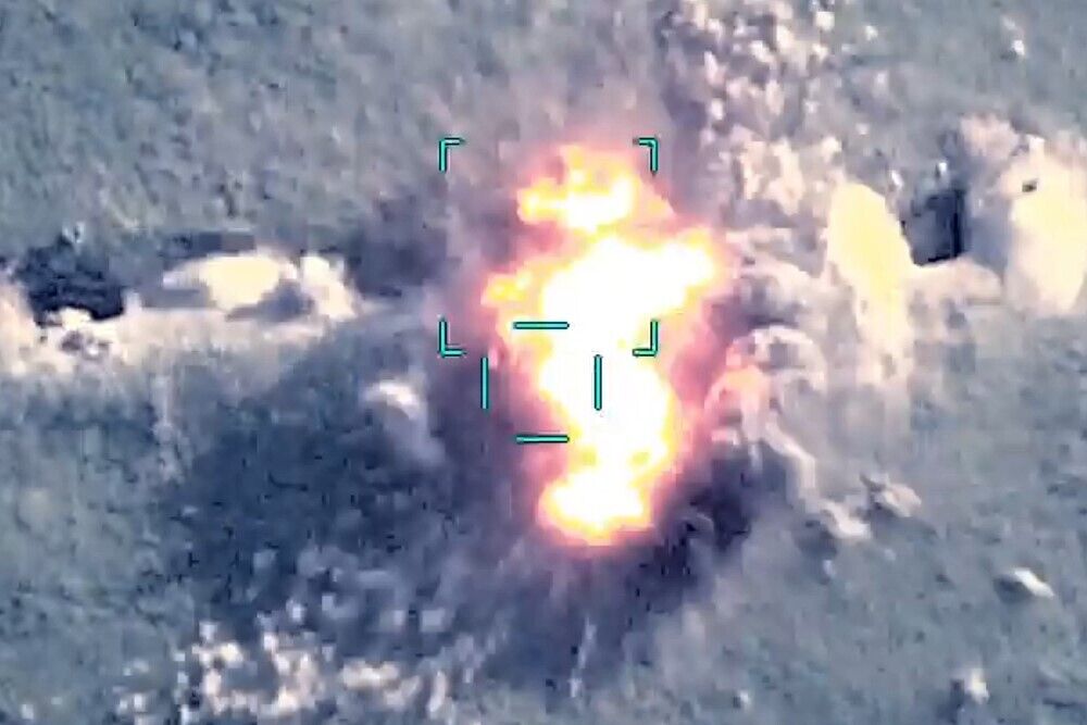 Азербайджан нанес удары по позициям вооруженных сил Армении.