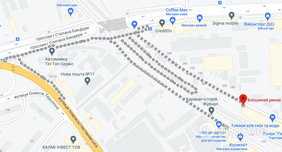 Блошиний ринок на "Почайні" розташовується на декількох вулицях, зокрема і на залізничних коліях