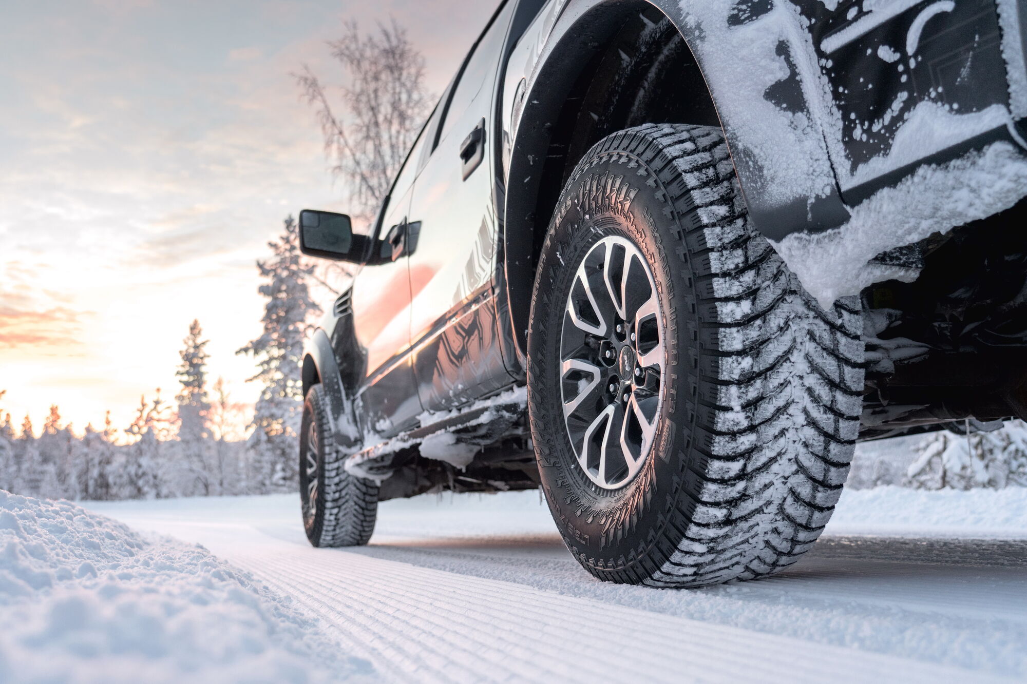 Nokian Hakkapeliitta LT3 – перша в світі шина з шипами з нержавіючої сталі, призначена для експлуатації в екстремальних зимових умовах і при великих навантаженнях