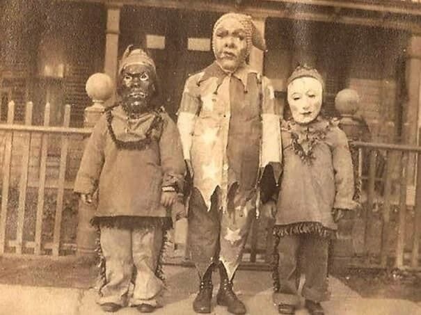 Дети на празднике Хэллоуина