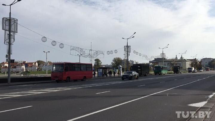 Силовики стянули технику в центр города