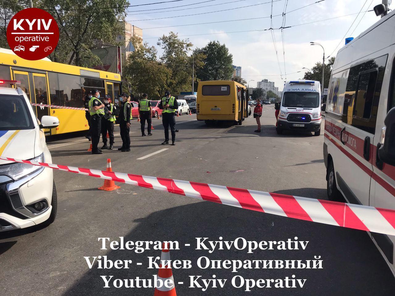 Маршрутка №465 сбила трех человек в Киеве