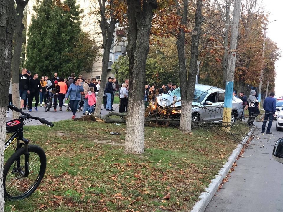 На место аварии приехала мама водителя