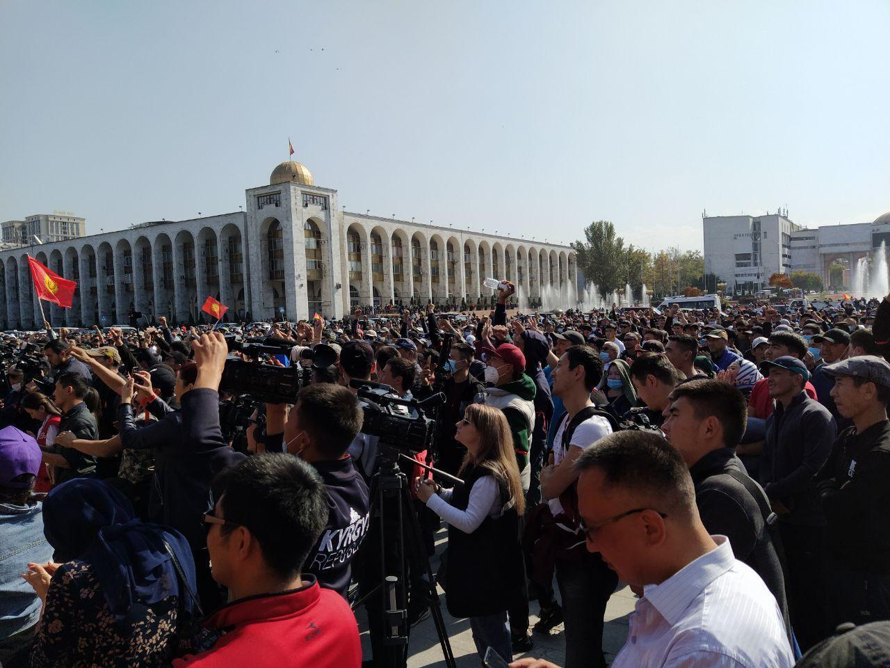 В Кыргызстане оппозиция вышла на "Майдан, как в Украине"